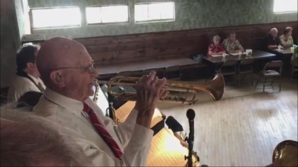 Veteran Has Played Taps On His Trumpet Every Memorial Day Since 1956 Video Abc News