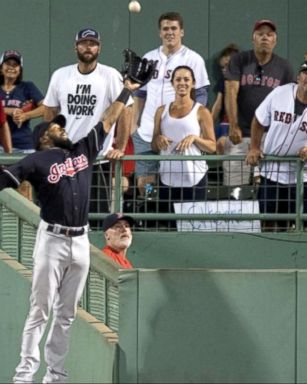 VIDEO: Spectacular catch brings crowd to their feet at Fenway Park