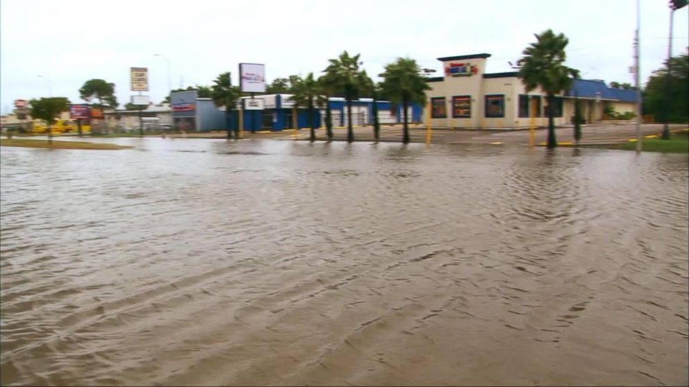 Video Houston caught in cross-hairs of Harvey - ABC News