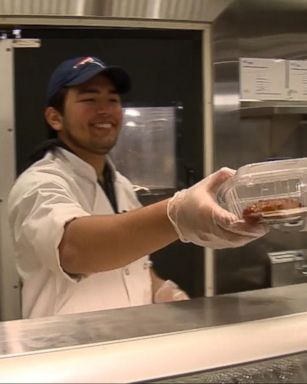 VIDEO: Student sings Christmas carols during part-time job at grocery store