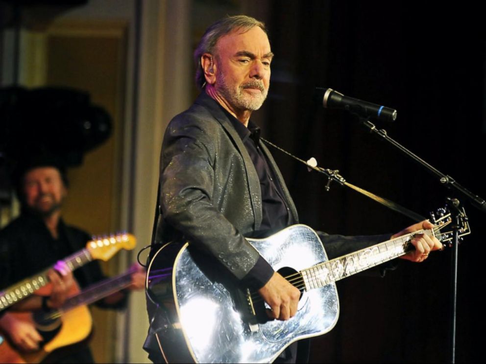 Neil Diamond Thanks Fans Donating Refunds to Parkinson's Research