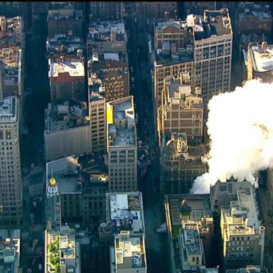 VIDEO: Steam-pipe eruption paralyzes part of NYC during rush hour