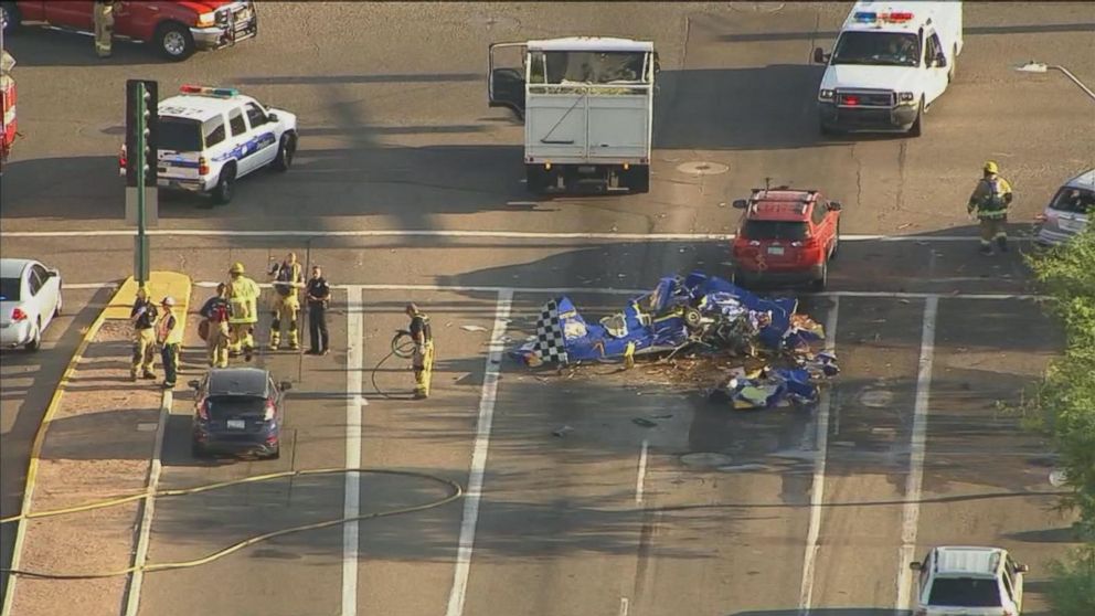 Video 2 killed when small plane crashes in Phoenix intersection ABC News