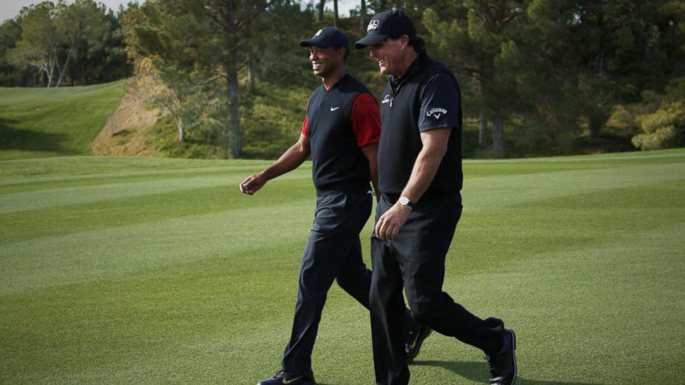 Tiger Woods Phil Mickelson Tee Off In 9 Million Prize Golf Match Video Abc News