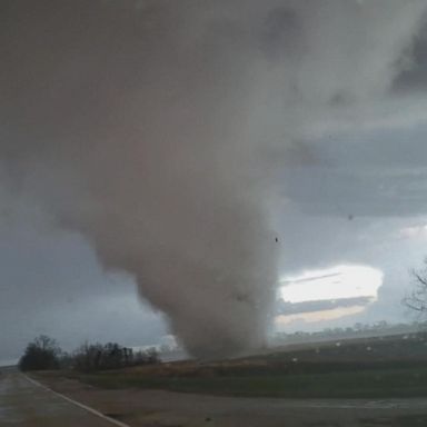 VIDEO: Severe weather spawns tornado outbreak in the Midwest