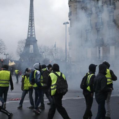 VIDEO: Angry protestors take the streets in Paris