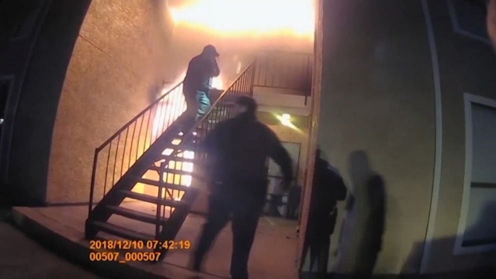 Video Police Enter Burning Apartment Building In Rescue Caught On Video Abc News 0573