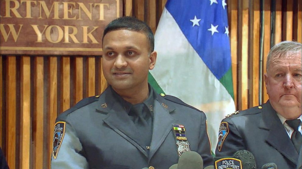 VIDEO: NYPD officer fights off attackers