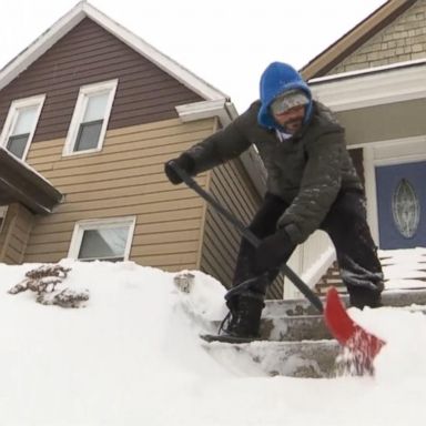 VIDEO: Winter storm causes thousands of canceled flights at Chicago airport