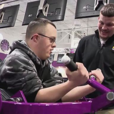 VIDEO: The manager of a gym bought a pair of sneakers for a gym member with Down syndrome