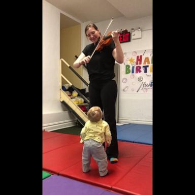 VIDEO: Mother captures moment toddler hears violinist for the first time