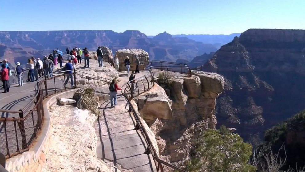 Man dies after falling 400 feet from the Grand Canyon's south rim Video