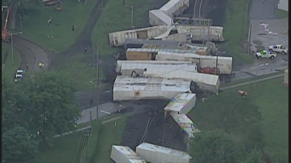 freight-train-carrying-produce-derails-in-ohio-video-abc-news