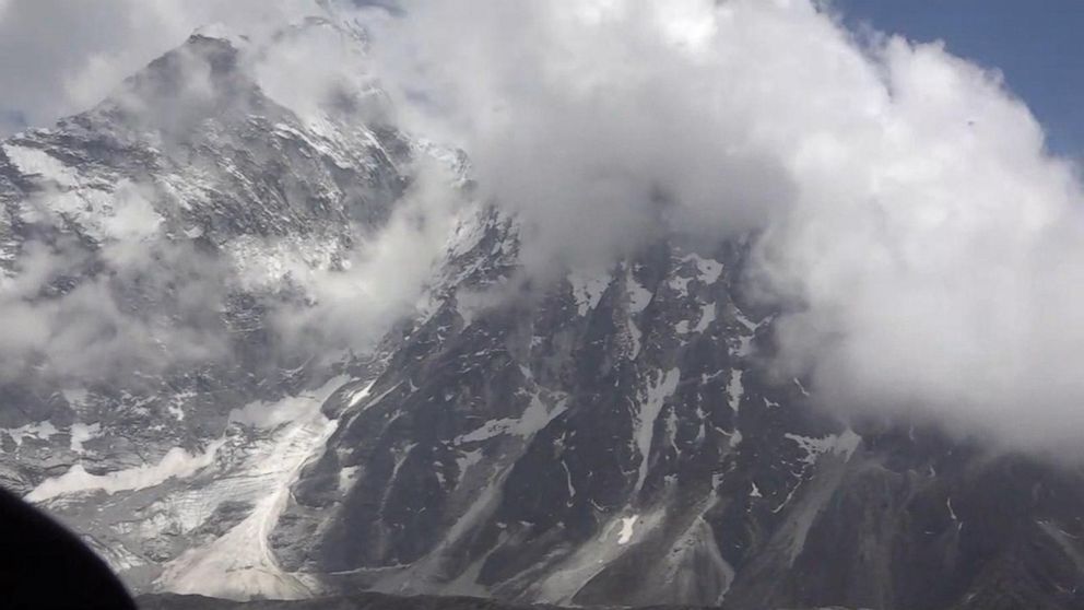 Flying Through Mount Everest The World S Tallest Mountain Range Video Abc News