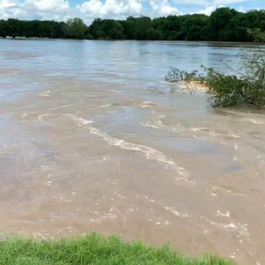 VIDEO: Thunderstorms, heavy rains target the Southeast as weekend arrives 