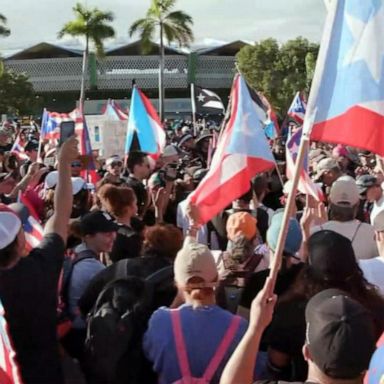 VIDEO: Protests against Puerto Rico's governor shut down traffic