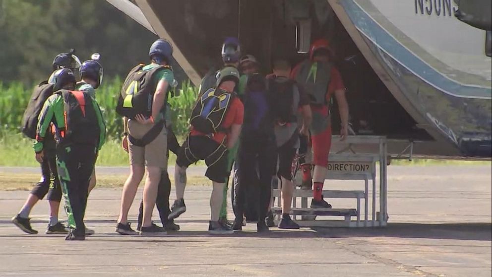 Illinois skydivers injured in midair collision, 1 knocked unconscious