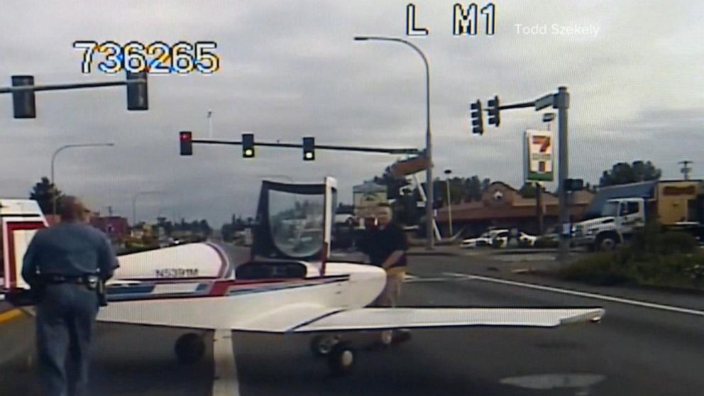 Small airplane lands on highway in Washington state