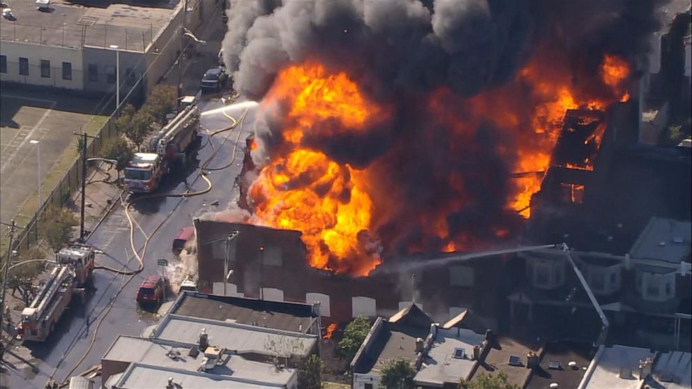 Video Auto Body Shop Goes Up In Flames In Philadelphia Abc News