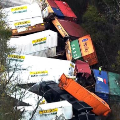 VIDEO: Authorities investigate major freight train derails in Pennsylvania