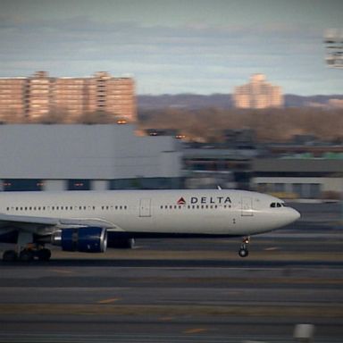 VIDEO: Chaos in the cockpit at JFK Airport