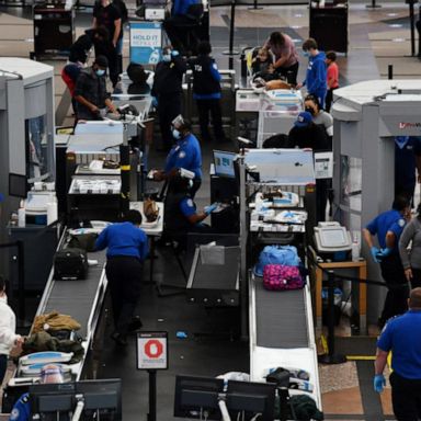 VIDEO: Travelers swarm airports ahead of Thanksgiving