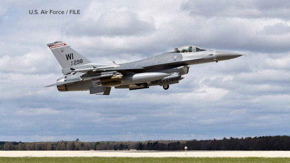 F 16 Fighter Jet Crashes In Michigan Video Abc News