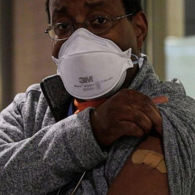 VIDEO: Frontline workers across US get COVID-19 vaccine