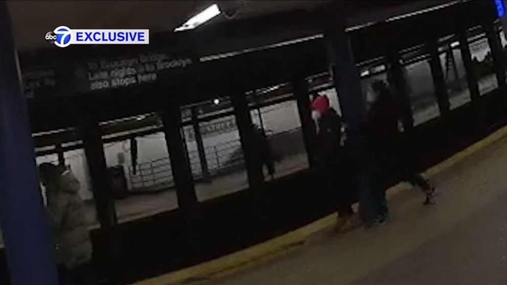 Video Woman Injured In Attack At New York City Subway Station - ABC News