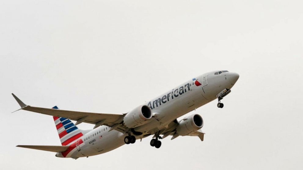 Video Mysterious sighting during American Airlines flight to Phoenix - ABC  News