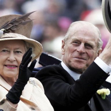 VIDEO: Crowds gather outside Buckingham Palace for Prince Philip