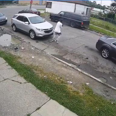 VIDEO: Detroit police search for suspect in triple shooting