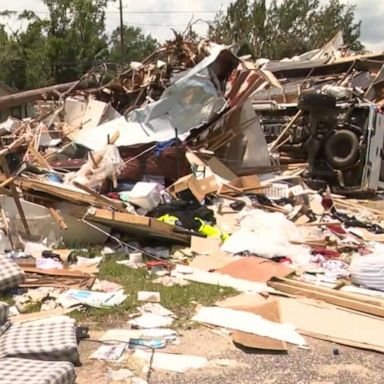 VIDEO: 8 hospitalized after tornado hits Chicago suburbs