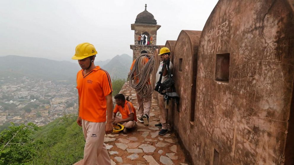 Video Over a dozen killed after lighting strikes watchtower in India - ABC  News