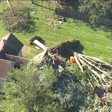 VIDEO: Heavy thunderstorms spawn tornadoes, flash floods in Midwest