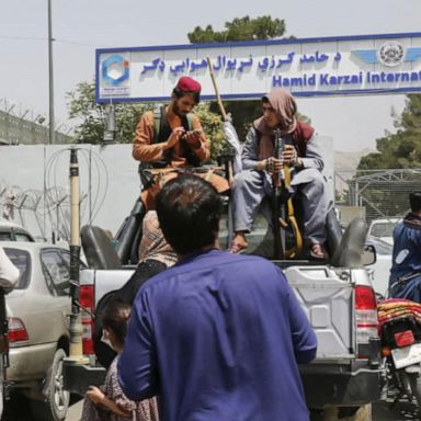 VIDEO: Thousands race to escape Kabul airport 