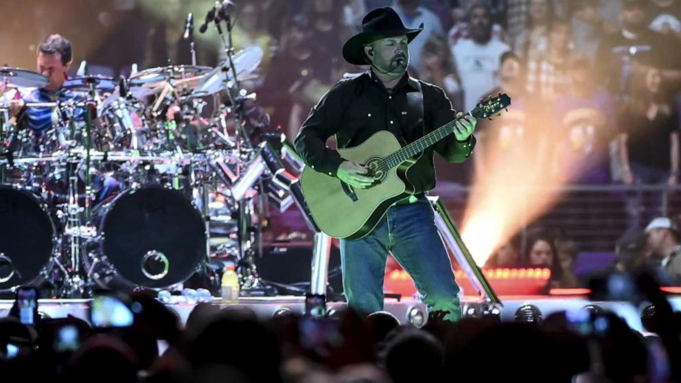 Video Garth Brooks Cancels Tour Amid COVID-19 - ABC News