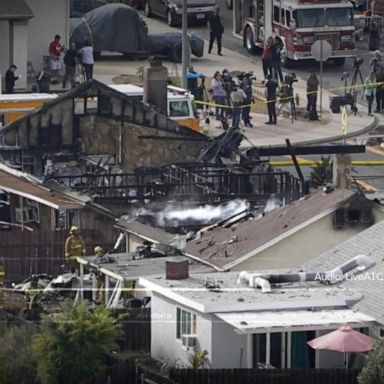 VIDEO: Authorities investigate fatal plane crash in California neighborhood