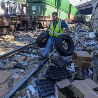 VIDEO: Train robbed in Los Angeles