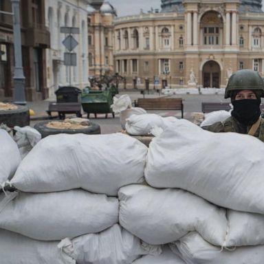 VIDEO: Ukrainians in Mariupol refuse to surrender under Russian demands