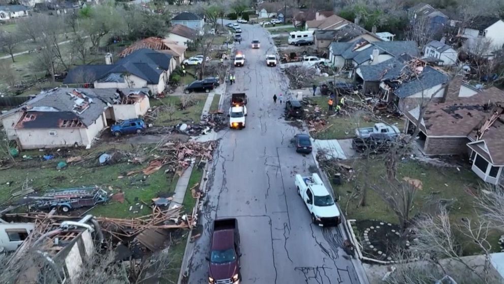 Video Deadly Tornadoes Sweep Across Gulf States After Hitting Texas Oklahoma Abc News