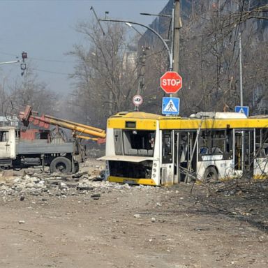 VIDEO: Ukrainians continue to defend Mariupol from Russia