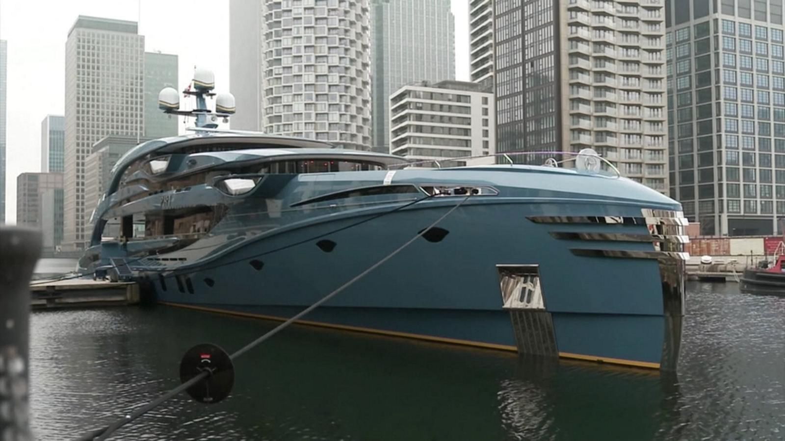 oligarch yacht canary wharf