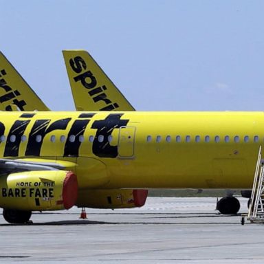 VIDEO: Spirit Airlines flight briefly catches fire at Atlanta airport