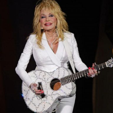 VIDEO: Monumental award for Dolly Parton