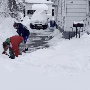 VIDEO: Paralyzing snow hits northeast