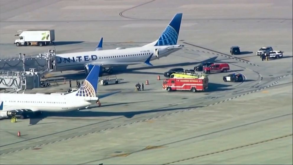 Video Battery catches fire aboard airplane - ABC News