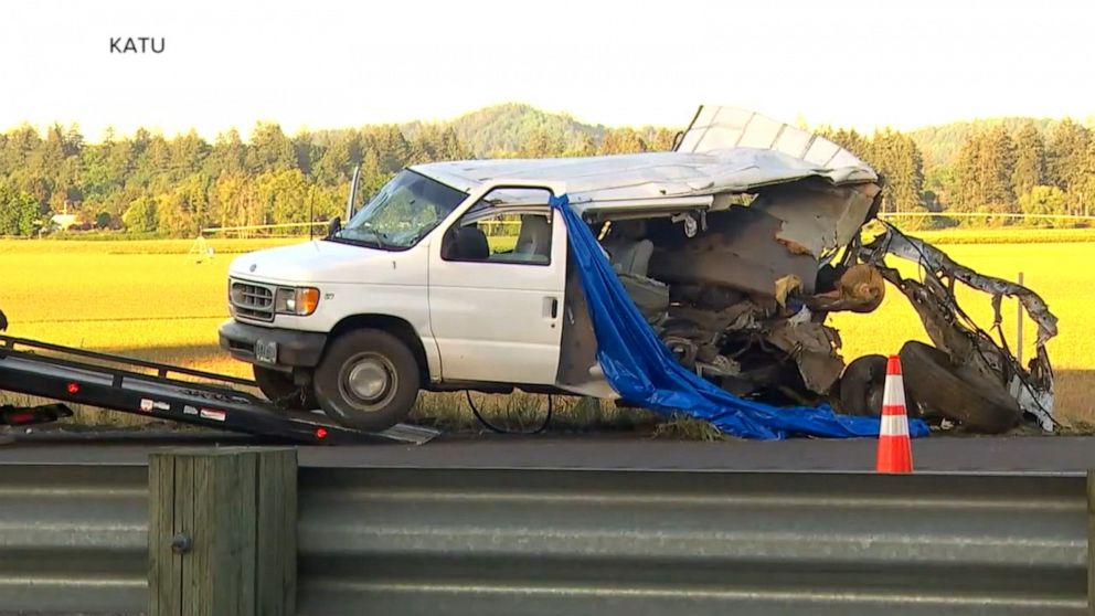 Video Truck Driver Charged With Dui In Crash That Killed 7 Abc News 3890