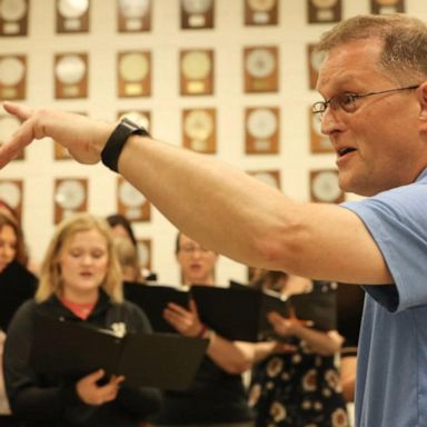 VIDEO: Retiring chorus teacher conducts former students one last time