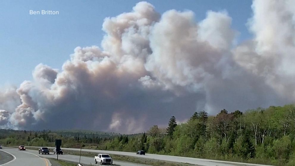 Video Canadian Wildfire Smoke Creates Air Quality Emergency - ABC News